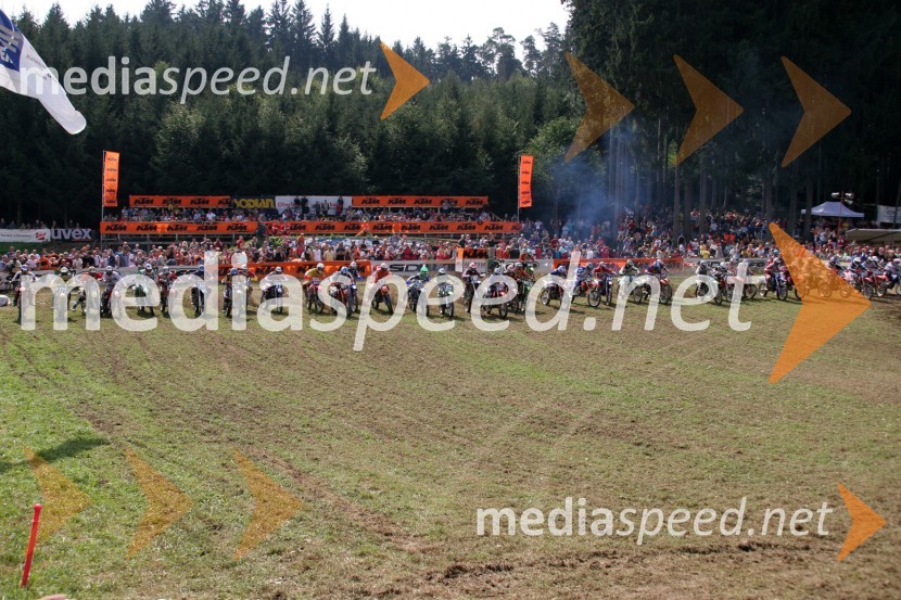 Štart prve vožnje v razredu do 125 ccmMOTOKROS, dirka za evropsko prvenstvo do 125ccm