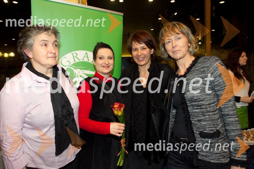 Ana Jurčič s prijatlejicamiOsebnosti Primorske 2013 sta Vladimir Krpan in Bogdan Knavs