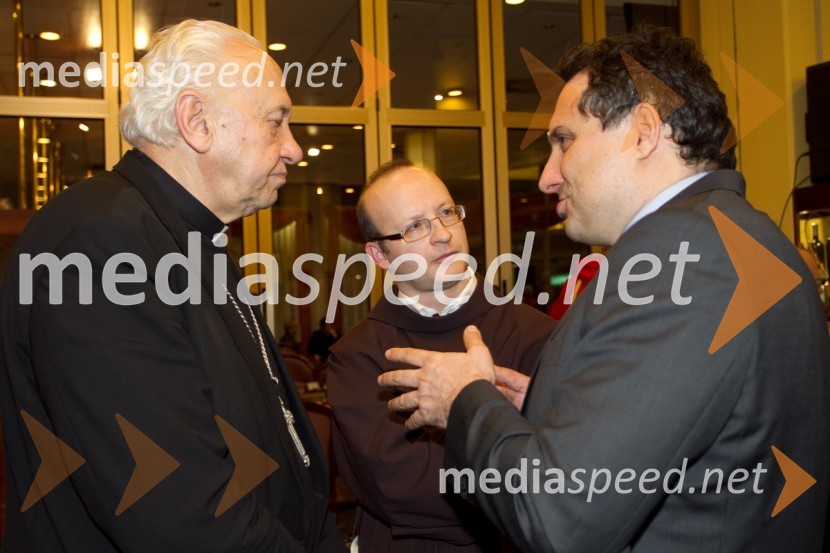 Jurij Bizjak, koprski škof;  Bogdan Knavs, duhovnik; dr. Erik Brecelj, zdravnikOsebnosti Primorske 2013 sta Vladimir Krpan in Bogdan Knavs