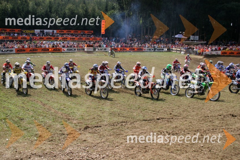 Štart prve vožnje v razredu do 125 ccmMOTOKROS, dirka za evropsko prvenstvo do 125ccm