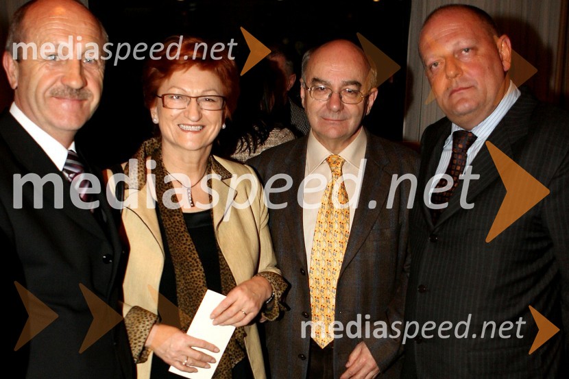 Mag. Branko Pavlin, predsednik uprave Dnevnika, ..., Mitja Rotovnik, direktor Cankarjevega doma in Miro Senica, odvetnikMaroški večer v restavraciji Maksim