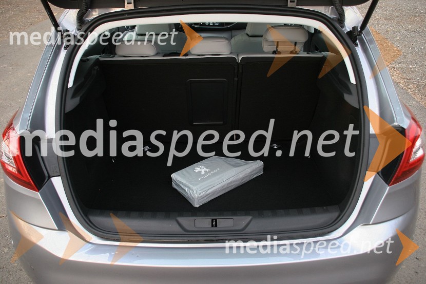 Prtljažnik meri 470 litrovPeugeot 308 Allure 1.6 THP 125, mediaspeed test