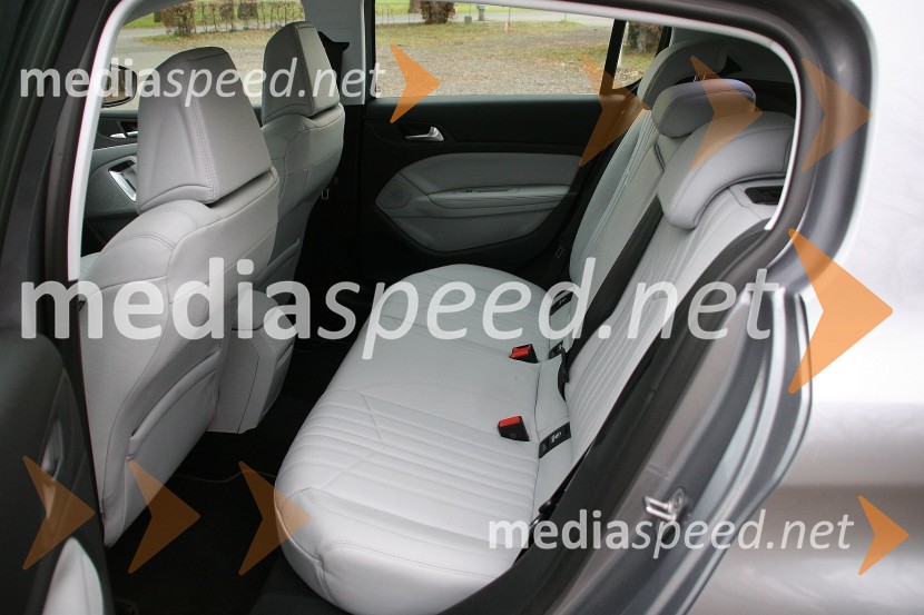 Zadnja klop v Peugeotu 308Peugeot 308 Allure 1.6 THP 125, mediaspeed test