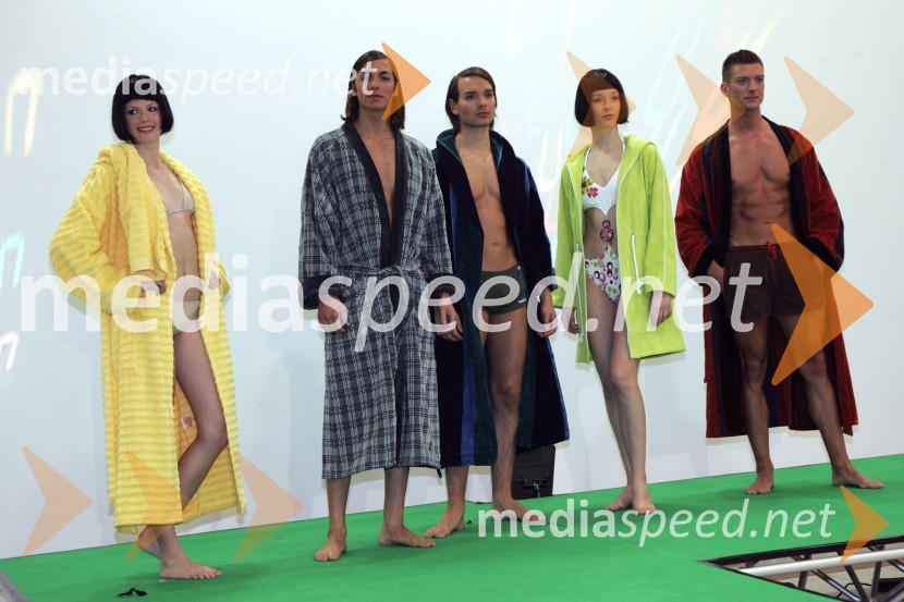 Manekeni in manekenkiModna revija v Europarku