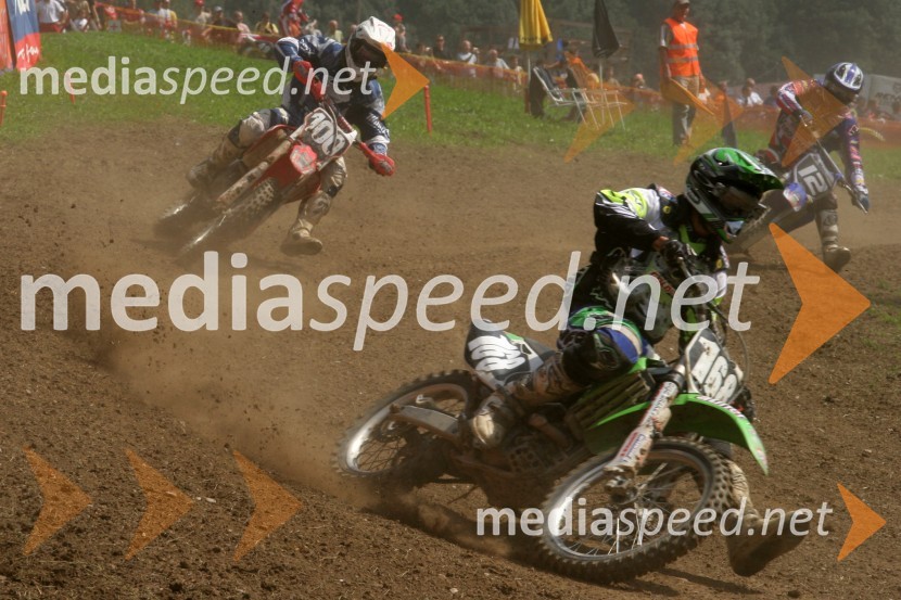 Pier Fillipo Bertuzzo, Italija (levo), Janos Borka, Madžarska (spredaj) in Johnathan Banken, BelgijaMOTOKROS, dirka za evropsko prvenstvo do 125ccm