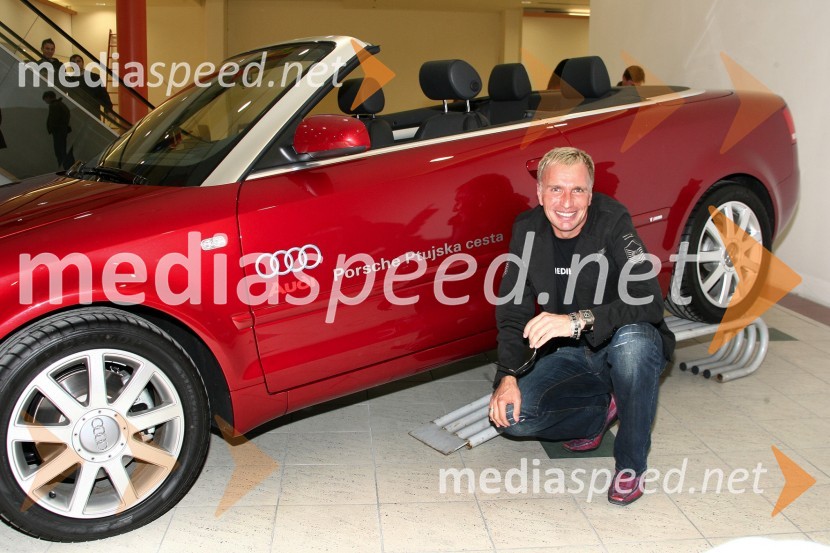 Igor Jelen, lastnik plesnega studia Igen   
 
Modna revija v Europarku