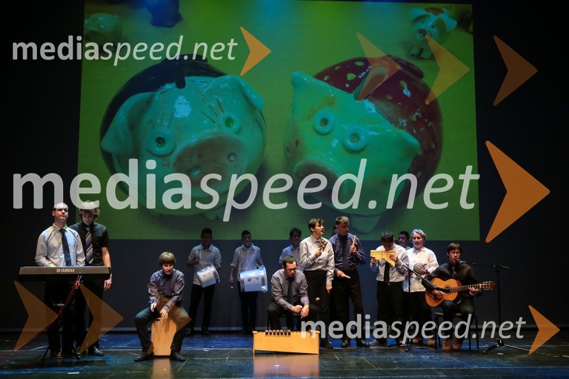 Glasbeni program, ki so ga učenci OŠ Livada in varovanci VDC Dolfke Boštjančič izvajali tudi za UnicefVeliki dobrodelni Lions ples 2014