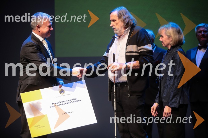  Tomaž Butina, predsednik Lions kluba Ljubljana;  Luj Šprohar, Medobčinska zveza slepih in slabovidnih LjubljanaVeliki dobrodelni Lions ples 2014