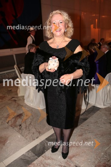  Alenka  Bervar Rožaj , članica Lions kluba RožnikVeliki dobrodelni Lions ples 2014