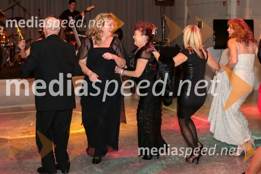  Evita Leskovšek, zdravnica;  Tjaša Andree Prosenc, pravnica;  Darja Kuhar Kotnik, soustanoviteljica in podpredsednica Društva za zdravje narodaVeliki dobrodelni Lions ples 2014