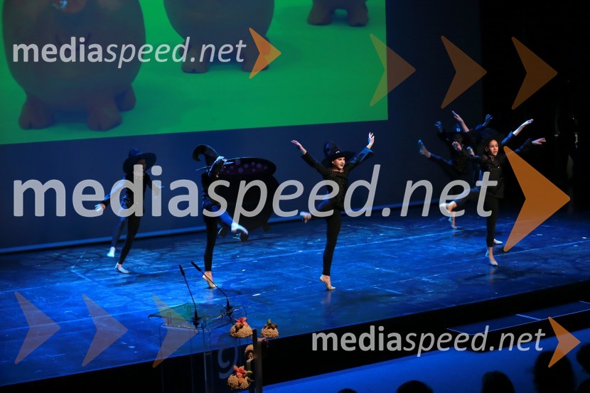 Članice plesne šole Urška, svetovne prvakinje v show danceVeliki dobrodelni Lions ples 2014