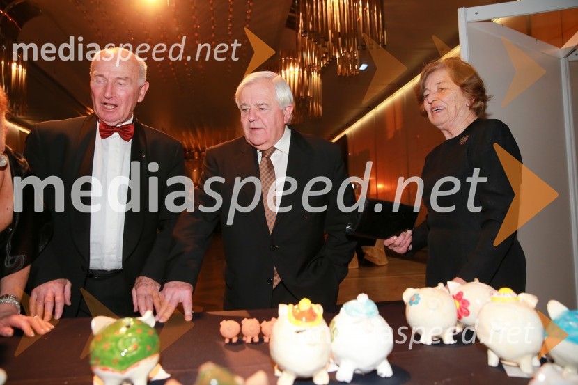  Tone Prosenc;  Milan Kučan, nekdanji predsednik Republike Slovenije;  Štefka KučanVeliki dobrodelni Lions ples 2014