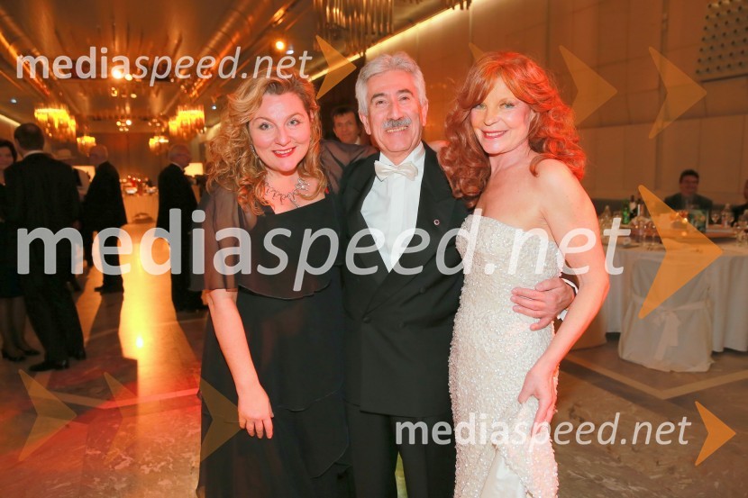  Evita Leskovšek, zdravnica;  Rajko Kotnik, državni pravobranilec, predsednik Lions kluba Ljubljana Rožnik;  Darja Kuhar Kotnik, soustanoviteljica in podpredsednica Društva za zdravje narodaVeliki dobrodelni Lions ples 2014