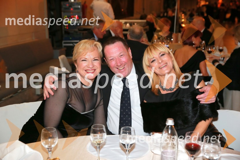  Sabrina Pečelin, vodja odnosov z javnostmi pri Porsche Slovenija d.o.o.;  ... ;  Barbra Jermann, nekdanja urednica revije SuzyVeliki dobrodelni Lions ples 2014