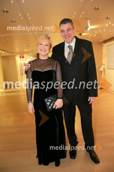  Sabrina Pečelin, vodja odnosov z javnostmi pri Porsche Slovenija d.o.o.;  Aleš RadeljVeliki dobrodelni Lions ples 2014