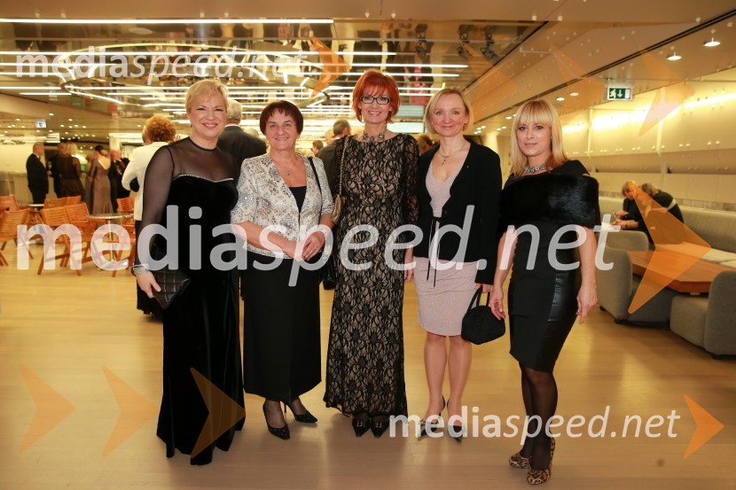  Sabrina Pečelin, vodja odnosov z javnostmi pri Porsche Slovenija d.o.o.;  Dunja Bohorič, članica Lions kluba Ljubljana;  Darinka Pavlič Kamien, Telekom Slovenije;  Polona  Bohorič, članica Lions klub Ljubljana;  ... Veliki dobrodelni Lions ples 2014