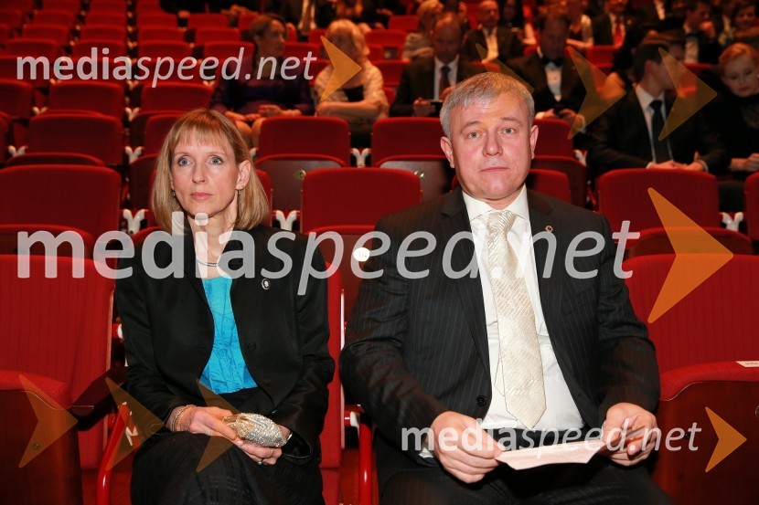  Mirjam Rogl Butina, Dermatologija Bertenjev ;  Tomaž Butina, predsednik Lions kluba LjubljanaVeliki dobrodelni Lions ples 2014