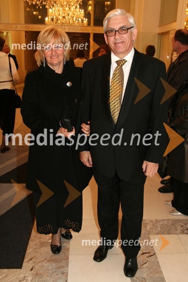 Aleks Štakul, pomočnik generalnega direktorja RTV Slovenija z ženo MartoPremiera opere Faust v SNG Maribor