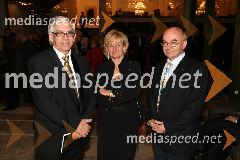 Aleks Štakul, pomočnik generalnega direktorja RTV Slovenija z ženo Marto in Mitja Rotovnik, direktor Cankarjevega domaPremiera opere Faust v SNG Maribor