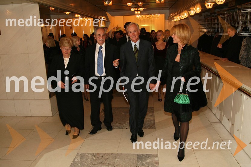 Rudi Moge, poslanec v DZ s soprogo Alojzijo Moge-Čas, odvetnico ter Janez Pergar, predsednik upravnega odbora podjetja Kompas d.d. in njegova soproga Nevenka Črešnar Pergar, lastnica in direktorica podjetja NP ConsultingPremiera opere Faust v SNG Maribor