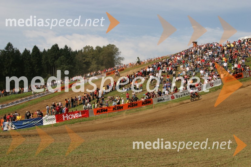 Pogled na progo in številne gledalceMOTOKROS, dirka za evropsko prvenstvo do 125ccm