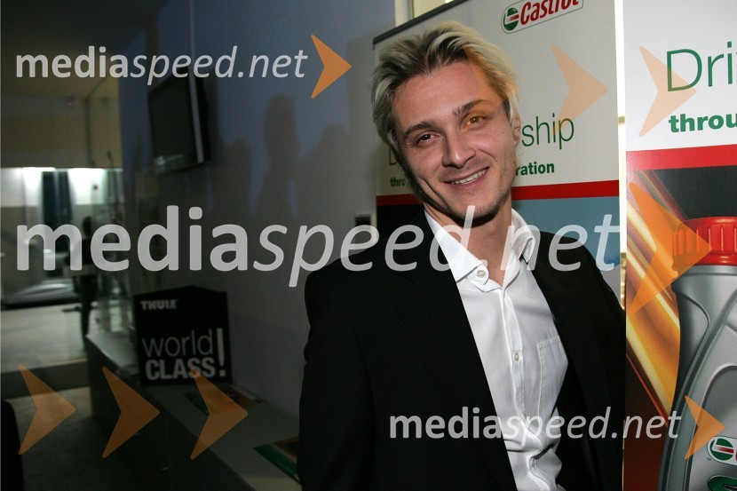 Sebastijan Matul, voditelj Radia Center in voditelj prireditvePredstavitev kolekcije očal Optike Auer na Porsche Ptujska cesta Maribor