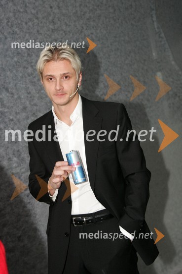 Sebastijan Matul, voditelj Radia Center in voditelj prireditvePredstavitev kolekcije očal Optike Auer na Porsche Ptujska cesta Maribor