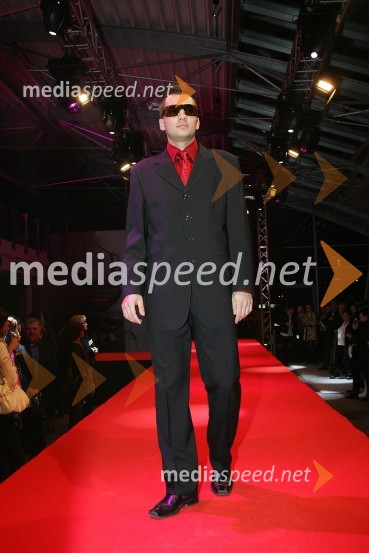 Mišel Mačukat, manekenPredstavitev kolekcije očal Optike Auer na Porsche Ptujska cesta Maribor