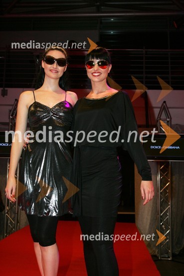 Tina Zajc, Miss Slovenije 2003 in Tina Vajzovič, manekenkaPredstavitev kolekcije očal Optike Auer na Porsche Ptujska cesta Maribor