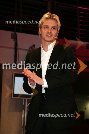 Sebastijan Matul, voditelj Radia Center in voditelj prireditvePredstavitev kolekcije očal Optike Auer na Porsche Ptujska cesta Maribor