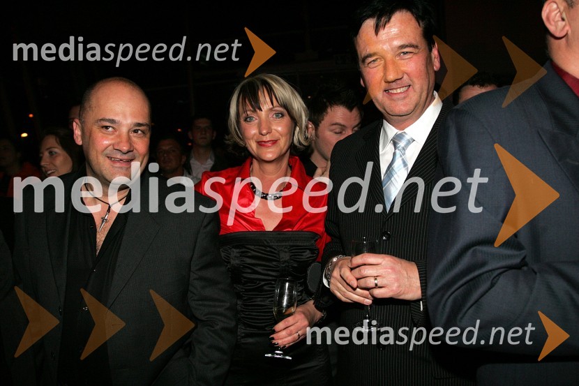 Dario Kosič, direktor Adriaplast, Suzana Auer, žena Bojana Auerja, lastnika Optike Auer in Bojan Auer, lastnik Optike AuerPredstavitev kolekcije očal Optike Auer na Porsche Ptujska cesta Maribor