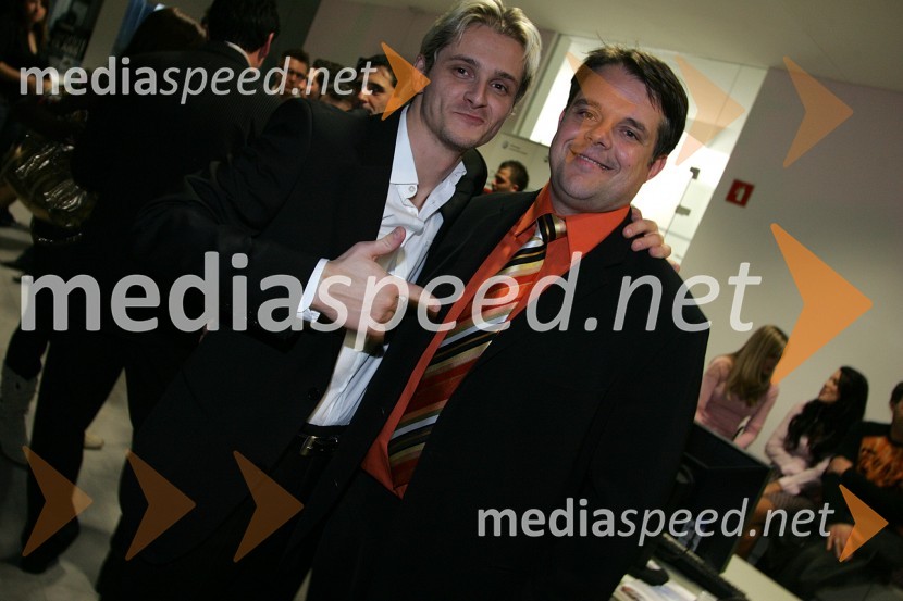 Sebastijan Matul, voditelj Radia Center in voditelj prireditve in Boštjan Pepevnik, vodja poslovne enote Porsche Ptujska cestaPredstavitev kolekcije očal Optike Auer na Porsche Ptujska cesta Maribor