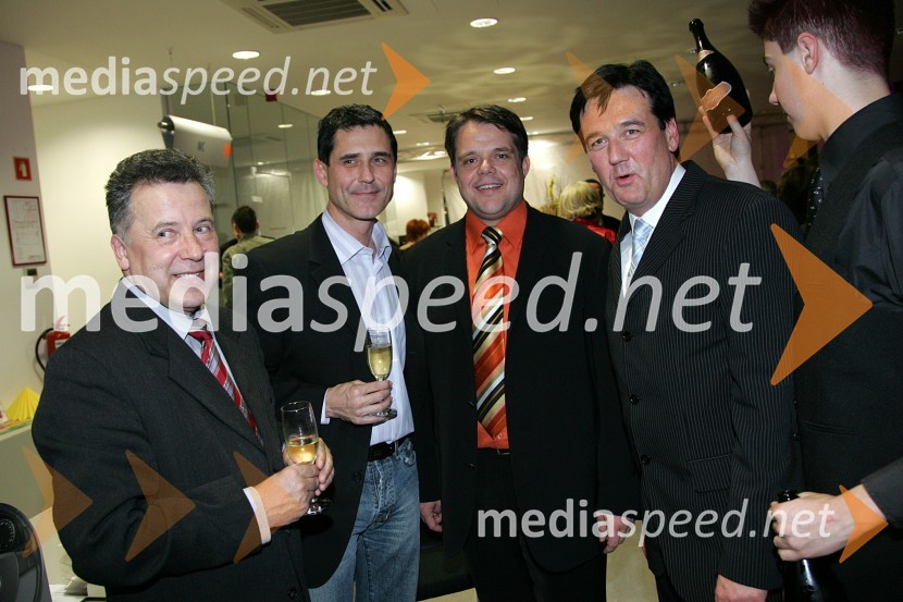 Zdravko Geržina, lastnik licence za Miss Slovenije, Stojan Auer, Net TV, Boštjan Pepevnik, vodja poslovne enote Porsche Ptujska cesta in Bojan Auer, lastnik Optike AuerPredstavitev kolekcije očal Optike Auer na Porsche Ptujska cesta Maribor