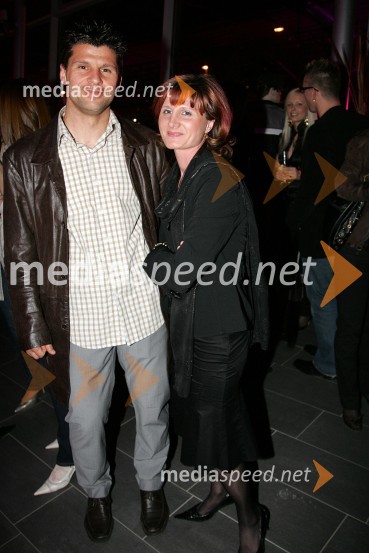 Amir Karič, nogometaš z ženo SergejoPredstavitev kolekcije očal Optike Auer na Porsche Ptujska cesta Maribor