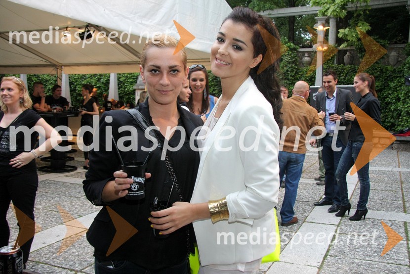 Tanja Merlak in Sanja Grohar, pevkaDanes praznuje: Sanja Grohar