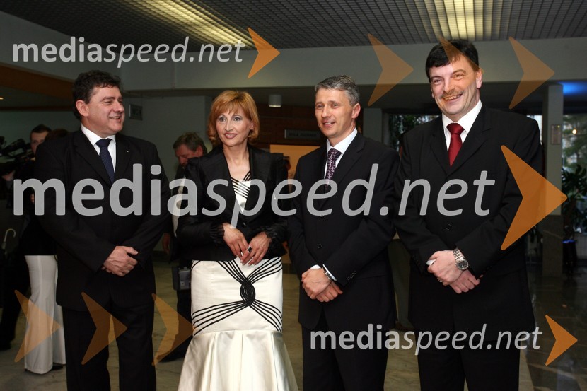 Janez Božič, minister za promet, Irena Vide, direktorica in solastnica TV Novo mesto, Rajko  Siročič, predsednik uprave DARS-a in Peter Verlič, državni sekretar na Ministrstvu za prometIzbor naj voditelja TV Novo mesto