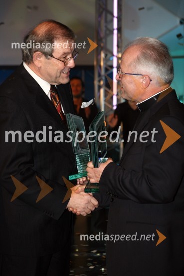 Silvester Polak, urednik in msgr. Andrej Glavan, škofIzbor naj voditelja TV Novo mesto