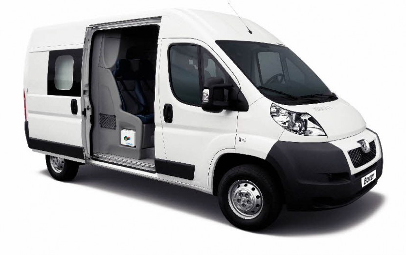 Peugeot Boxer prekucnik in cabin crew