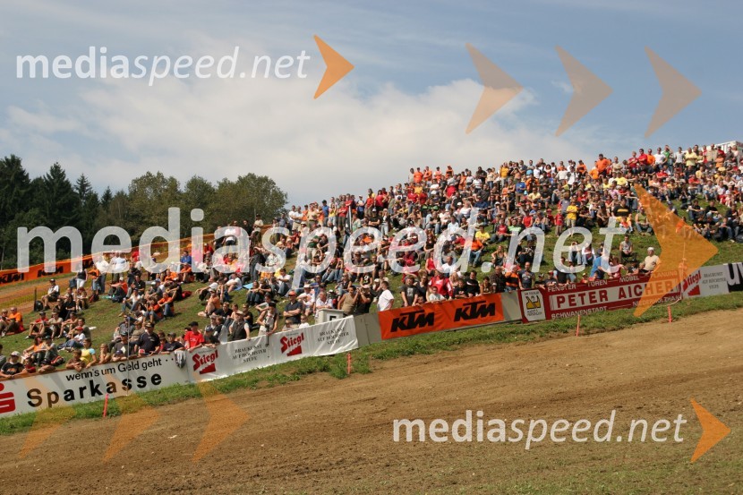 Pogled na številne gledalceMOTOKROS, dirka za svetovno prvenstvo MX3