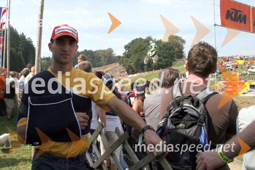 Sašo Kragelj s poškodovano rokoMOTOKROS, dirka za svetovno prvenstvo MX3