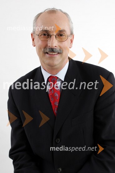 Srečko Pirtovšek, odgovorni urednik revij Založbe KapitalSrečko Pirtovšek, odgovorni urednik revij Založbe Kapital