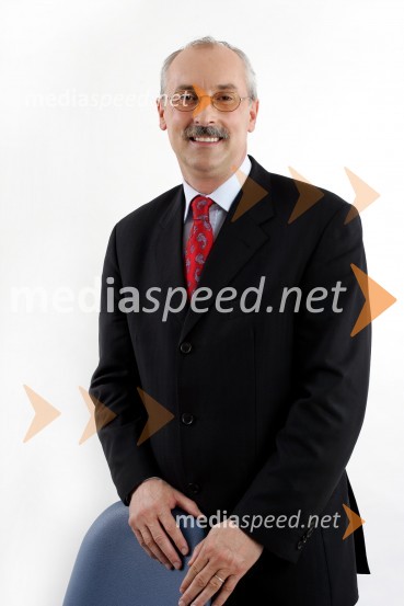 Srečko Pirtovšek, odgovorni urednik revij Založbe KapitalSrečko Pirtovšek, odgovorni urednik revij Založbe Kapital