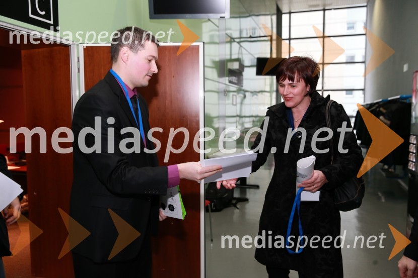  Bojan Ivanc, CFA, Gospodarska zbornica in član Odbora ZSFS;  Jožica Turk, direktorica upravljanja portfeljskih naložb, GorenjeCFA Institute Research Challenge Slovenija