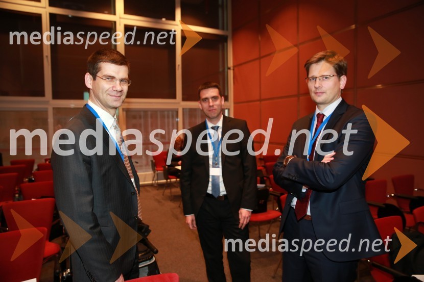  Sašo  Cunder,  CFA, izvršni direktor za finance dvizija Droga Kolinska in član Odbora ZSFS;   Uroš Ivanc, CFA, izvršni direktor za finance na Zavarovalnici Triglav d.d. in predsednik ZSFS;  ... CFA Institute Research Challenge Slovenija