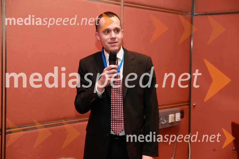  Olivier P. Müller,  CFA, CAIA, FRM, Credit SuisseCFA Institute Research Challenge Slovenija