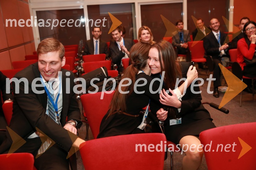  Nace Novak, član zmagovalne ekipe, Ekonomska fakulteta Ljubljana;  Eleni Korovesh,  članica zmagovalne ekipe, Ekonomska fakulteta Ljubljana;  Taja Mohorčič, članica zmagovalne ekipe, Ekonomska fakulteta LjubljanaCFA Institute Research Challenge Slovenija