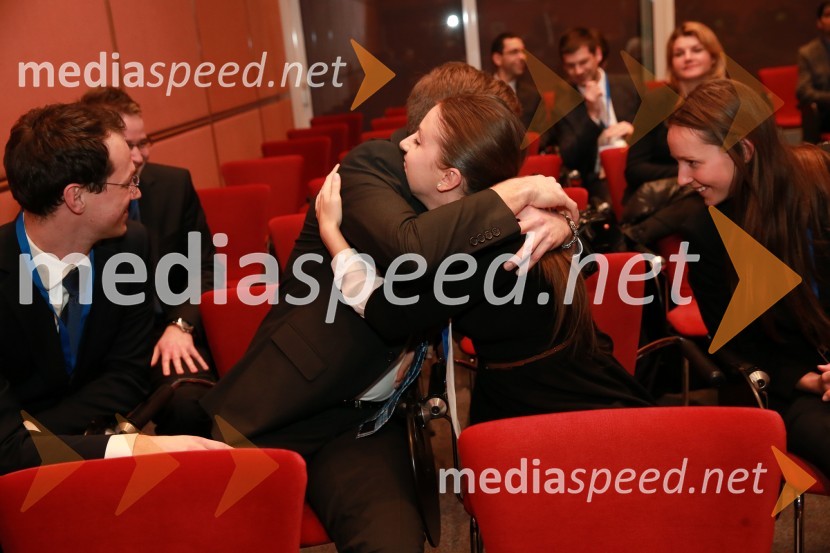 Veselje ob zmagi članov zmagovalne ekipe Ekonomske fakultete, LjubljanaCFA Institute Research Challenge Slovenija