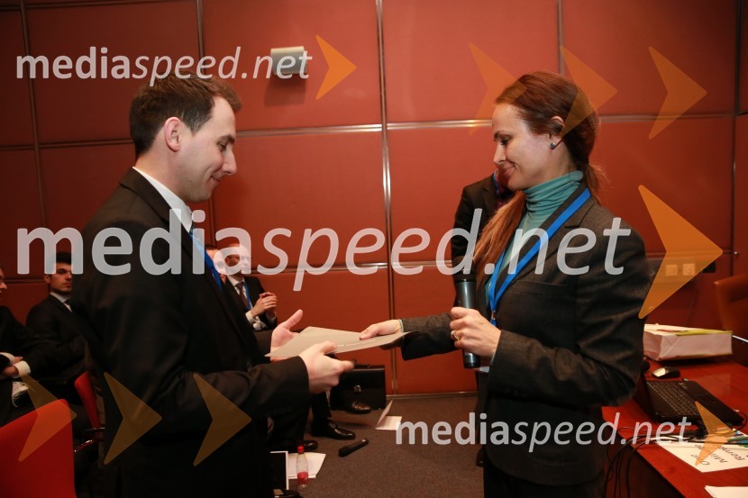  ... ; dr. Mejra Festić, viceguvernerka, Banka SlovenijeCFA Institute Research Challenge Slovenija