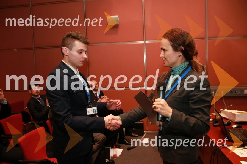  ... ; dr. Mejra Festić, viceguvernerka, Banka SlovenijeCFA Institute Research Challenge Slovenija