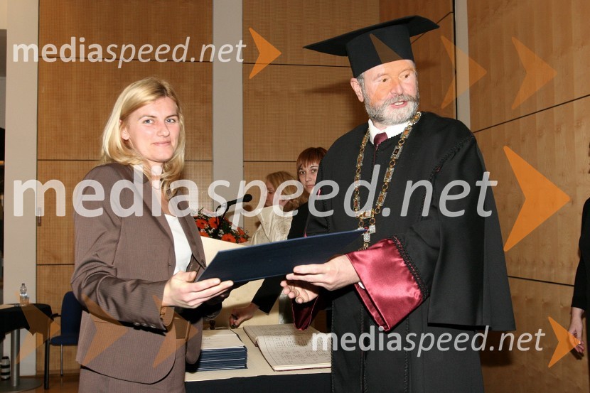 Dr. Irena Petrinič in dr. Ivan Rozman, rektor Univerze v MariboruPromocija doktorjev znanosti Univerze v Mariboru, Marec 2007